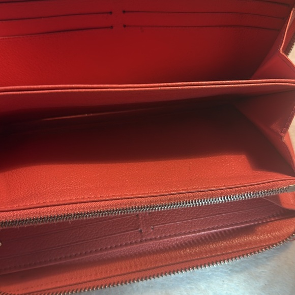 LOUIS VUITTON Taurillon Lockme Leather Zip Around Wallet - Picture 4 of 12